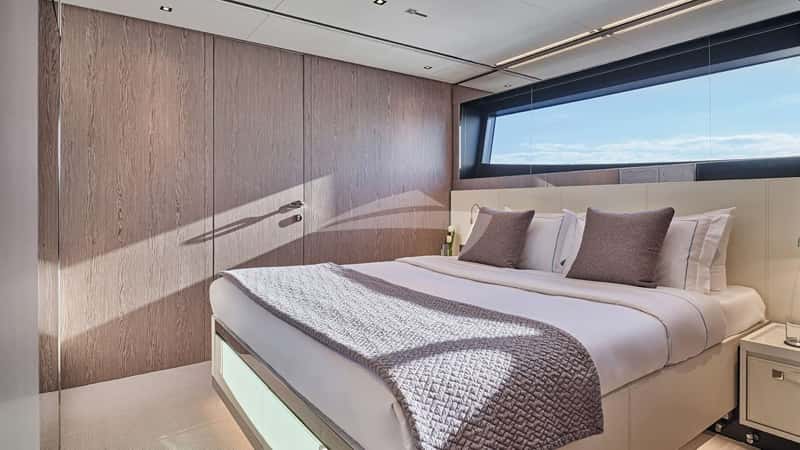 MENANGIO X 28m motor yacht charter, photo 9
