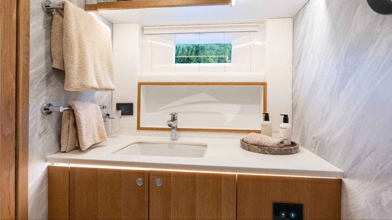 CHAMPAGNE HIPPY, photo from the yacht portfolio 15