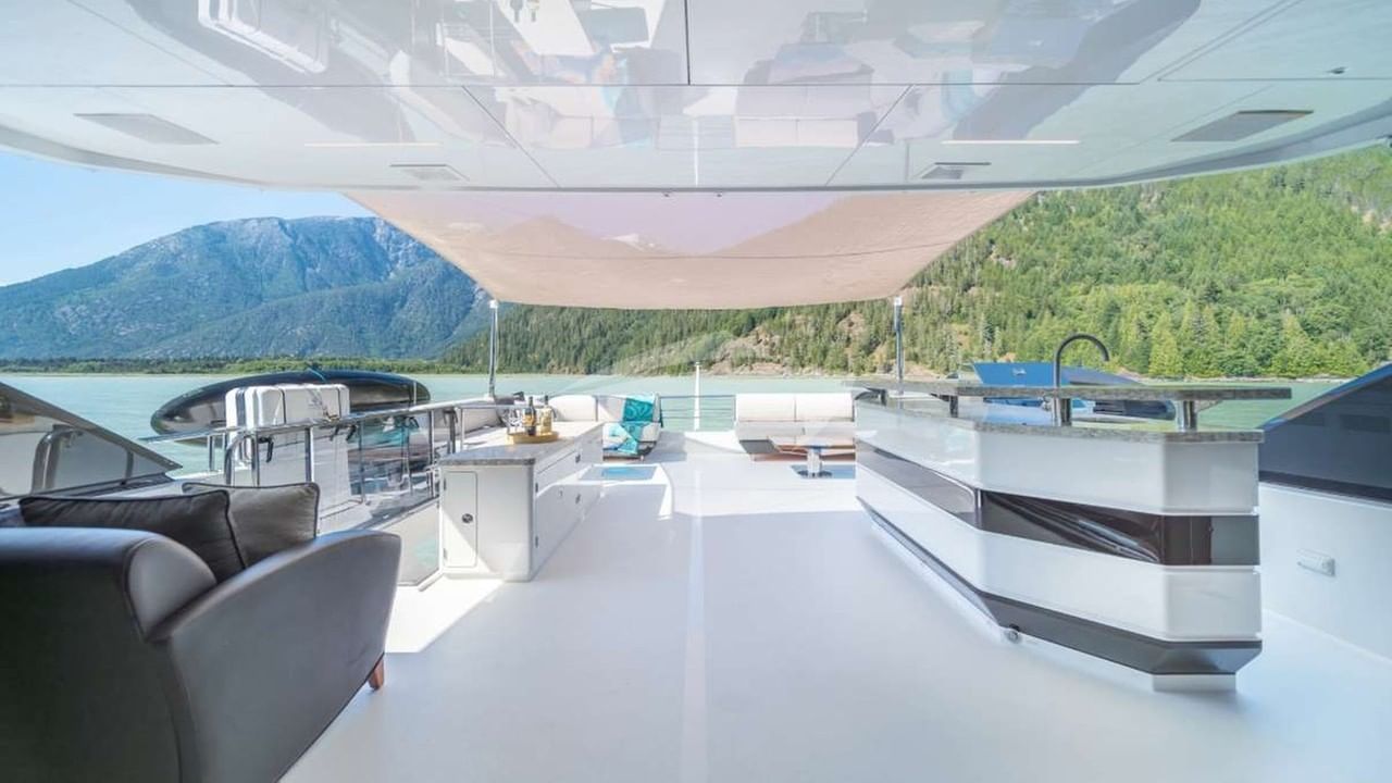 Flybridge Aft Deck