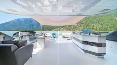Flybridge Aft Deck