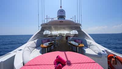 Upper deck