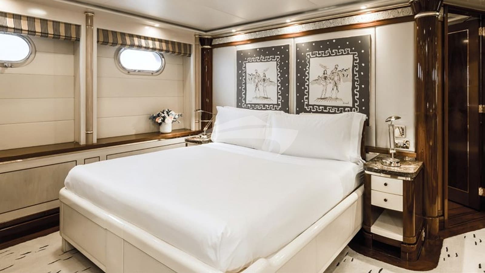 OLYMPUS, Aufnahme aus dem Yachtportfolio 15