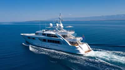 ALALYA_aerial_exterior_cruising1