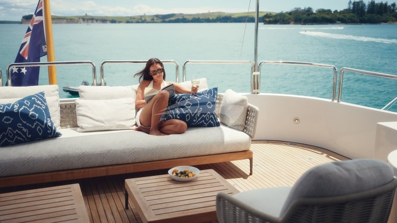 Upper deck aft seating