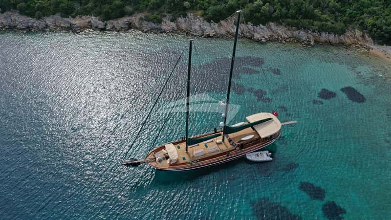 ROS MARE 27m motor yacht charter