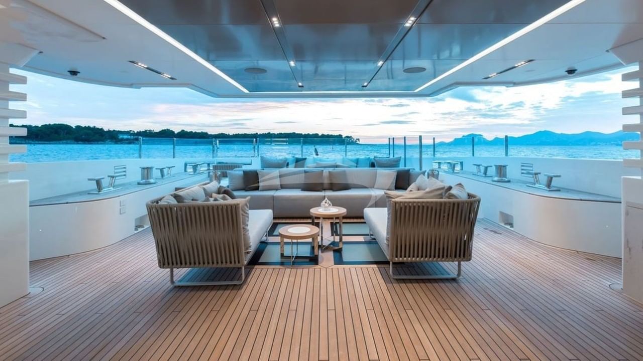 Aft Deck Seating