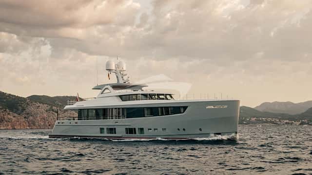 DELTA ONE yacht charter photo 5