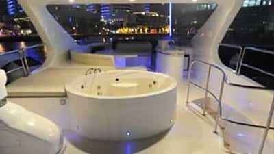 Deck Jacuzzi