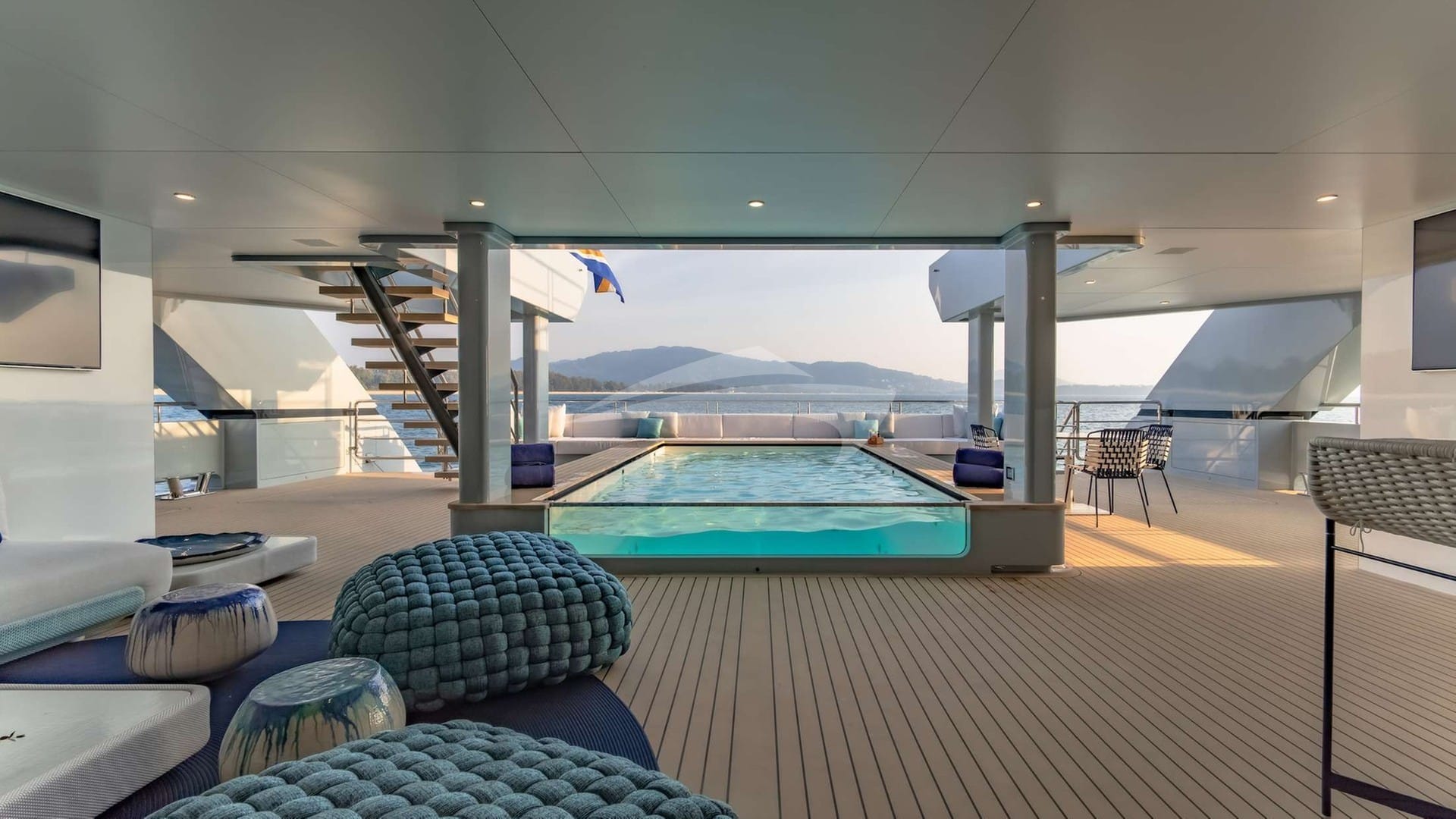 Aft Deck Seating