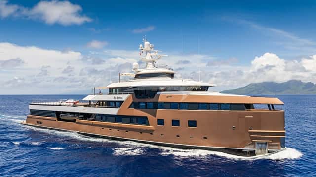 LA DATCHA 77m / 253ft motor yacht for charter