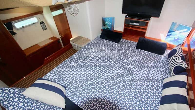 ISOLABLUE 15m sailing yacht charter, photo 6