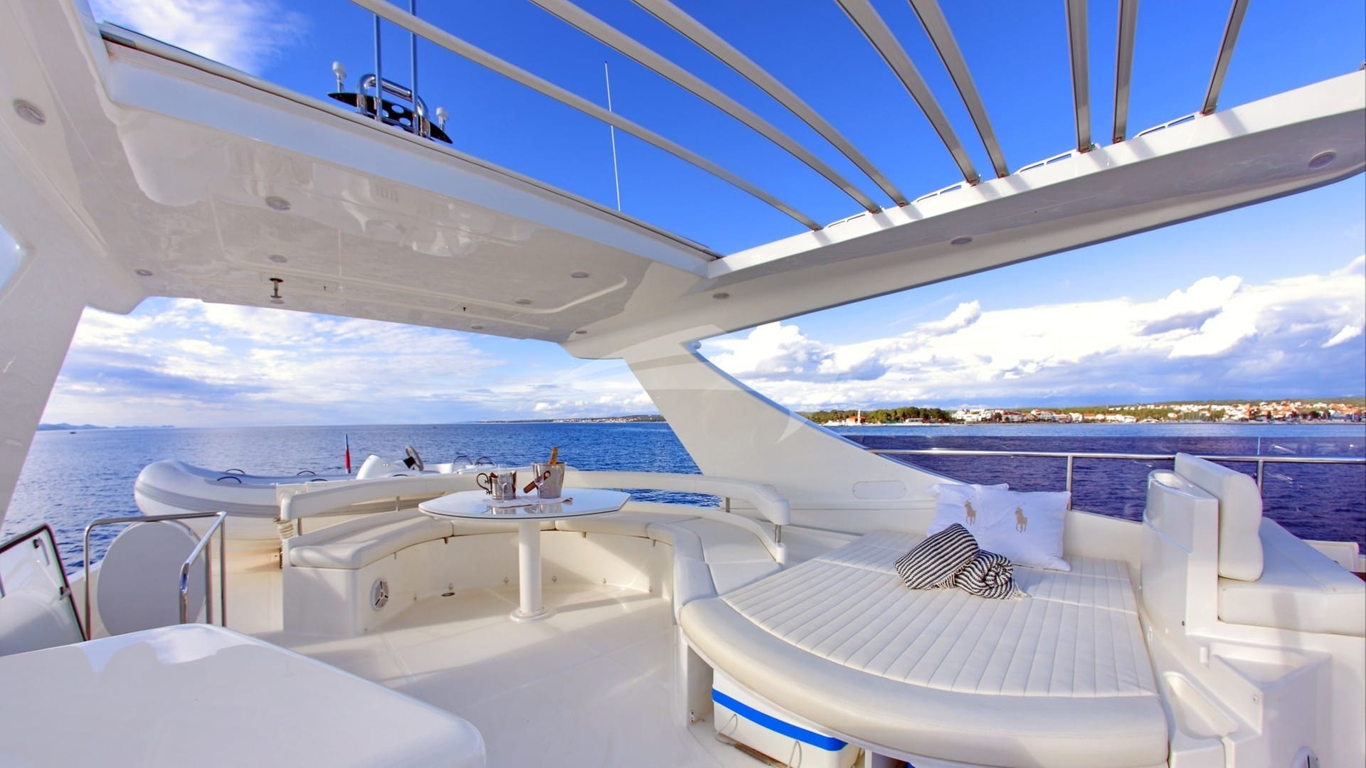 Flybridge Retractable Roof