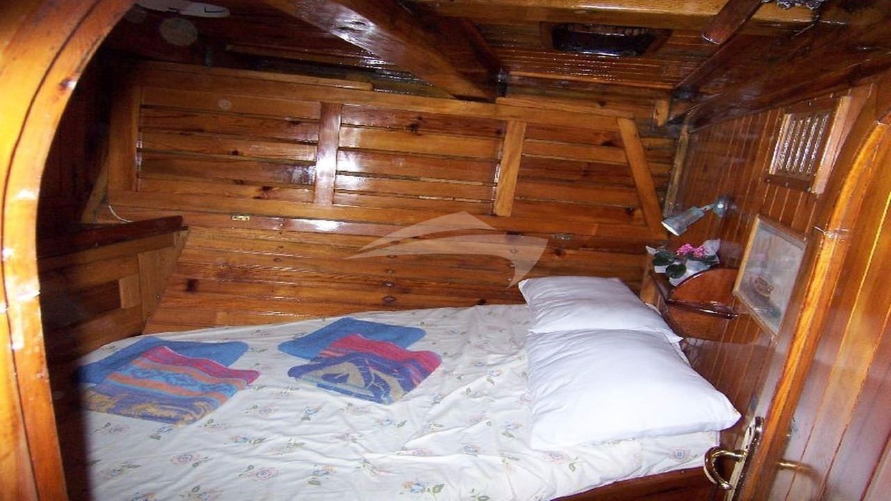 Forward double cabin