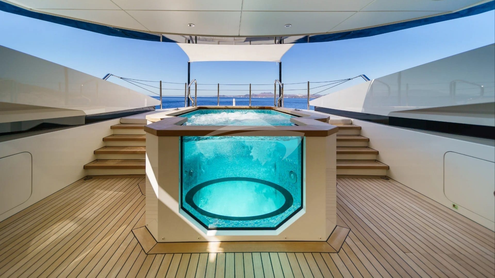 Sundeck Jacuzzi