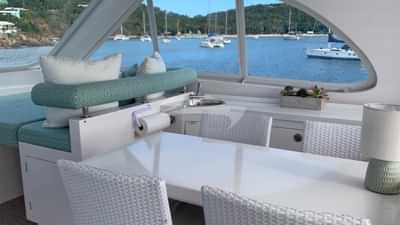 Lounging and alfresco dining on the flybridge