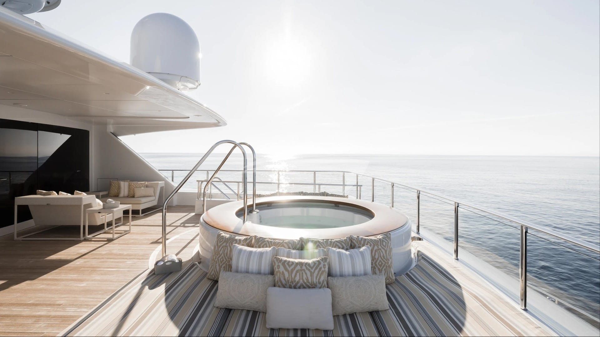 Deck Jacuzzi