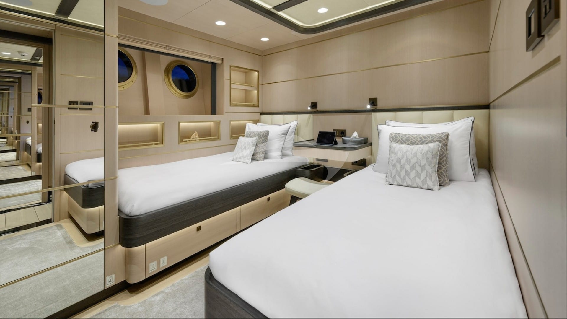 Starboard twin cabin