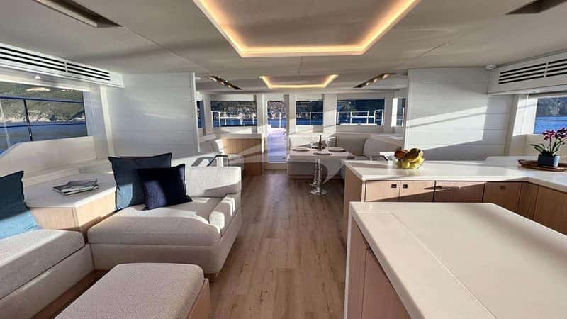 SOLAIRE 18m motor yacht charter, photo 2