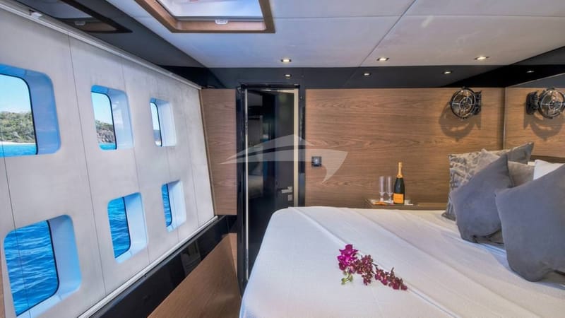 Master queen cabin