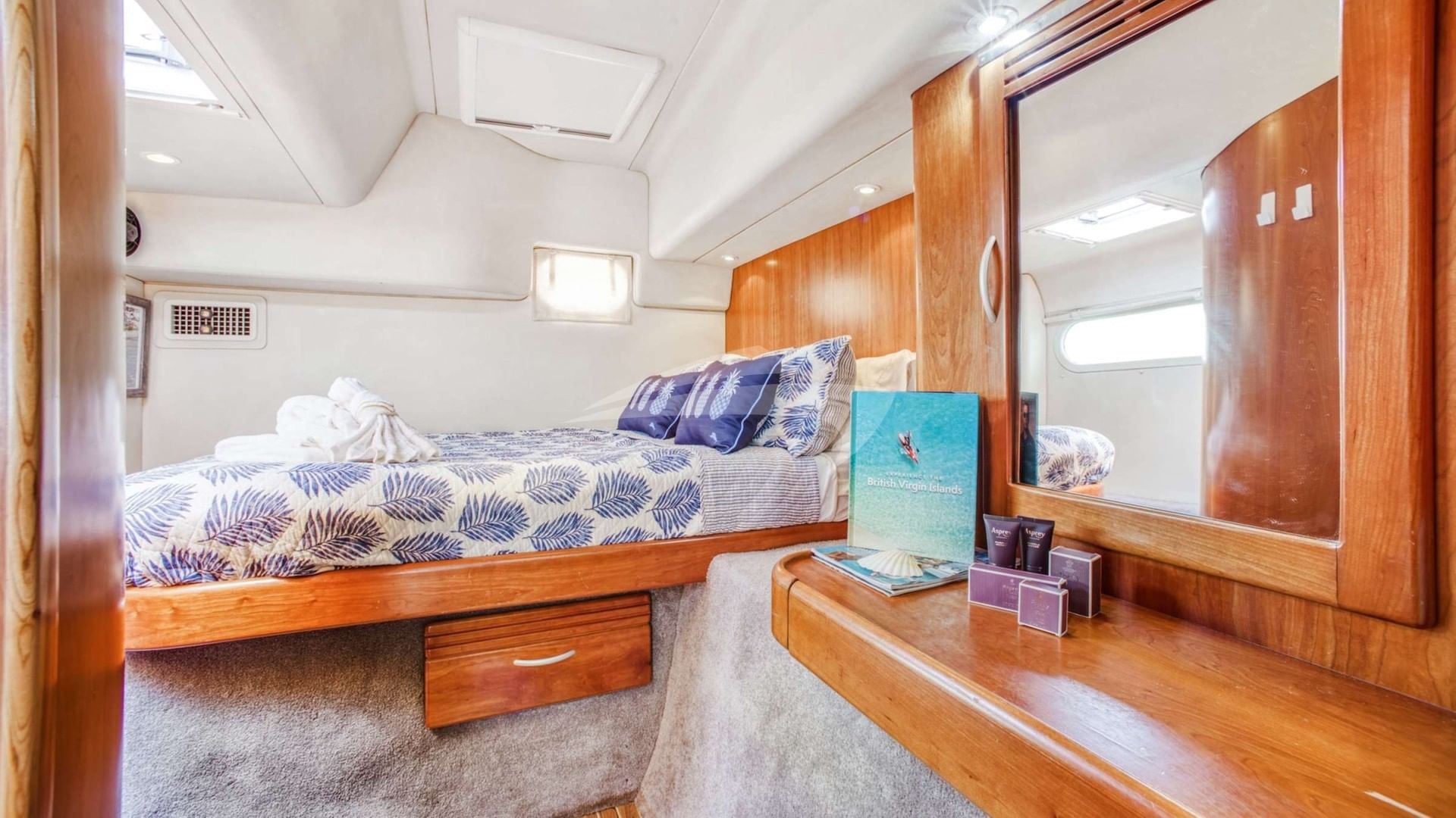 Aft starboard guest queen