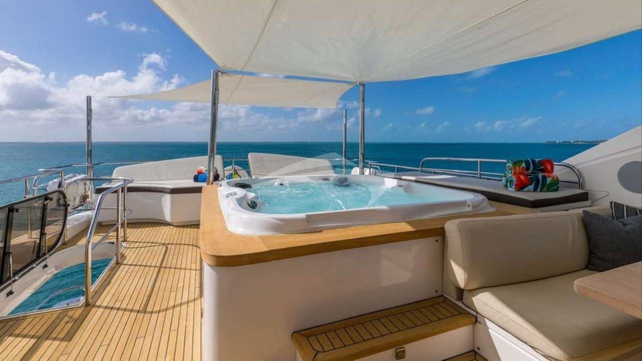 Deck Jacuzzi