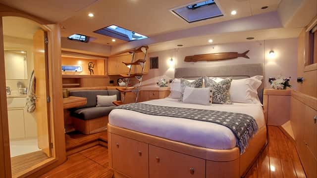 DAMA DE NOCHE yacht charter photo 5