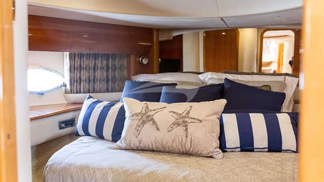 DEVONIA yacht charter photo 4