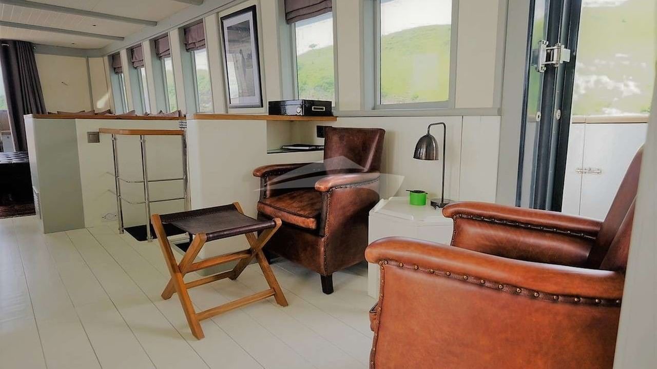 Main Saloon with comfortable fauteuils