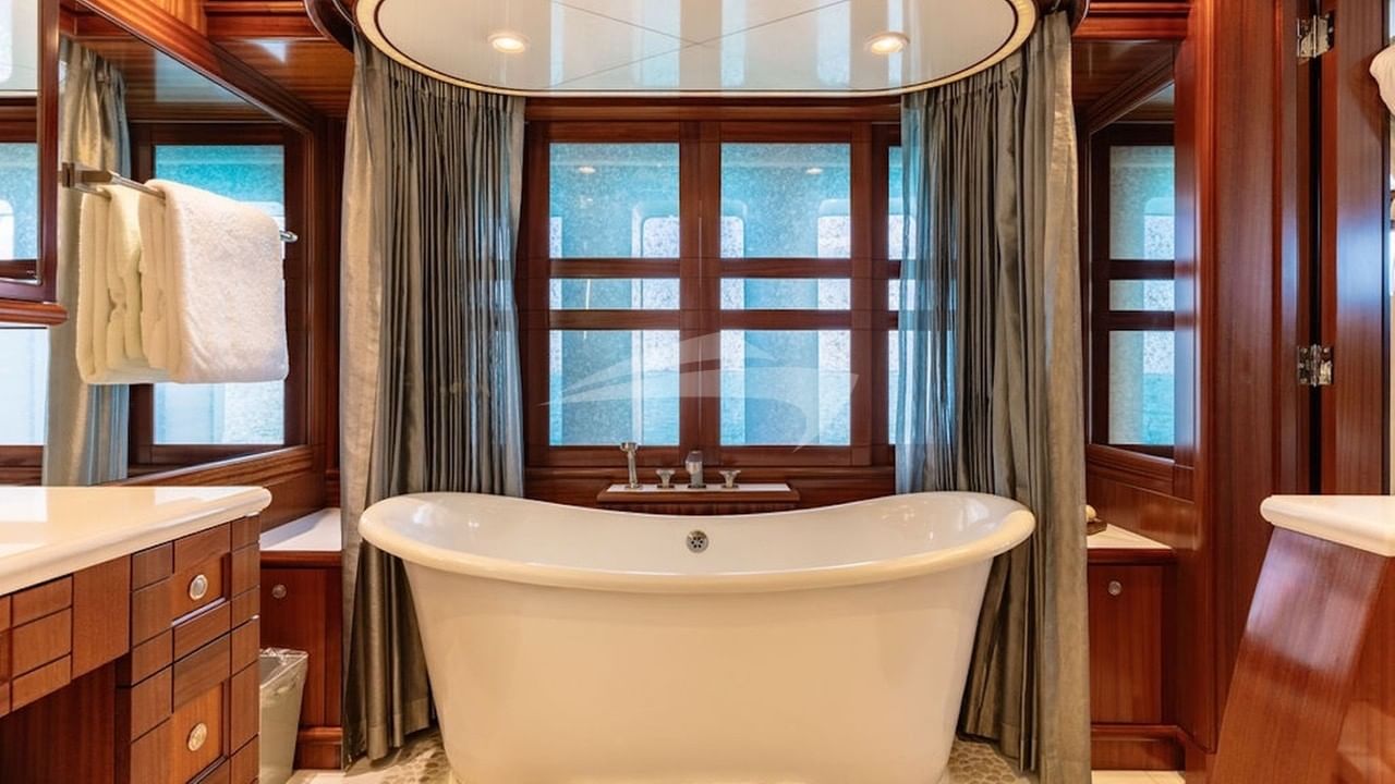 Ocean Club Master en suite tub for HER - photo credit Ocean Air Media