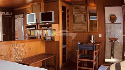 Stella 2 cabins