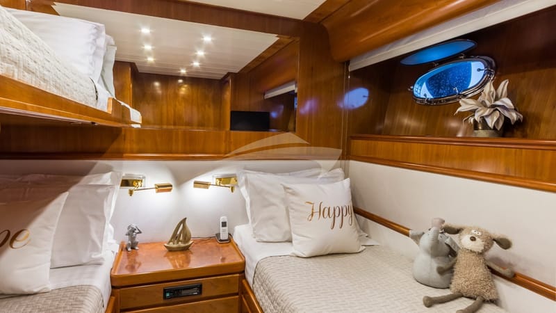 Motor Yacht Amoraki twin cabin