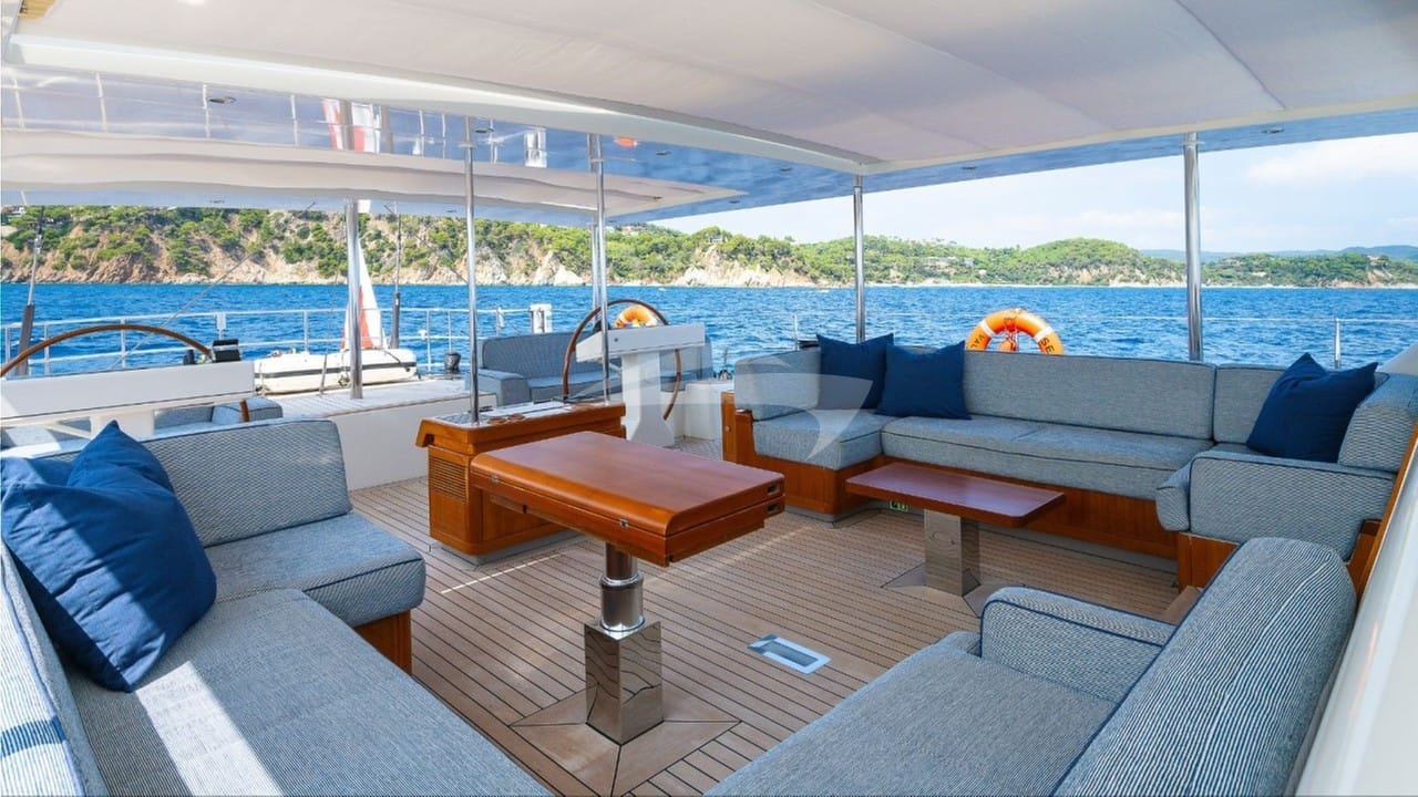 bgyb_charter_swan105_selena_new_photos7