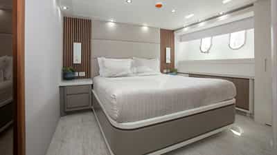 Guest Queen Cabin