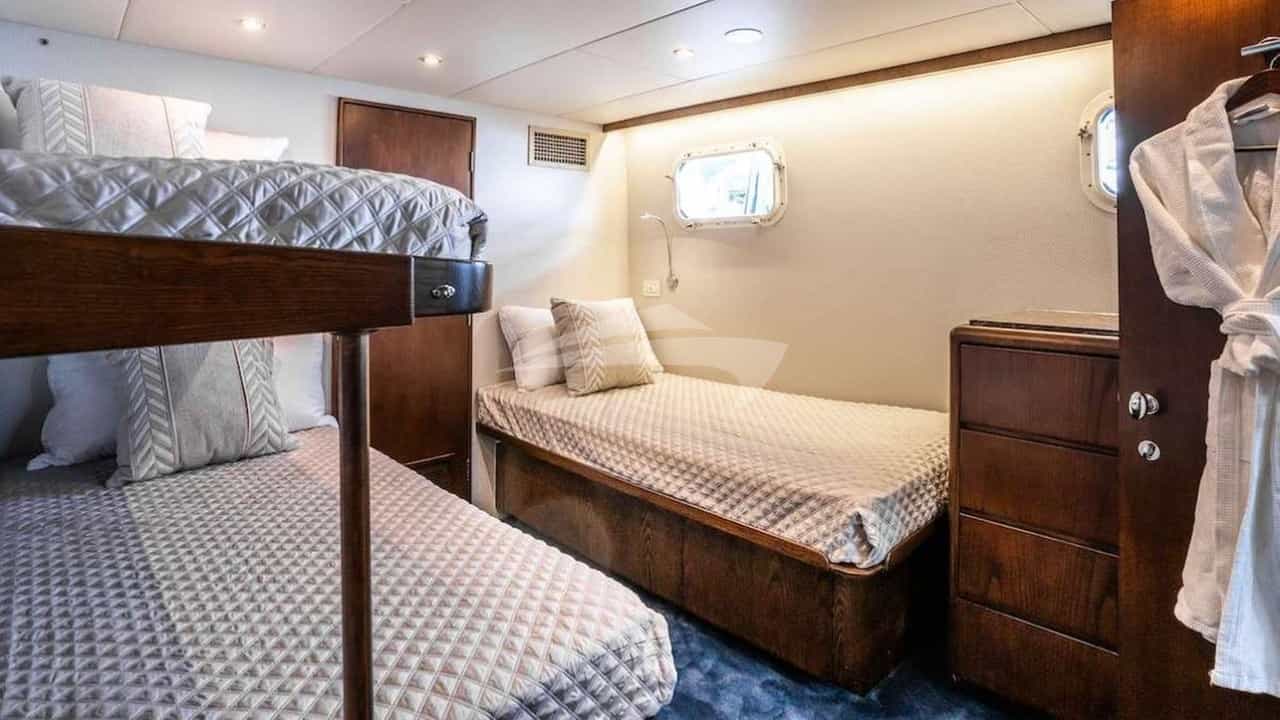 A PLACE IN THE SUN view 5