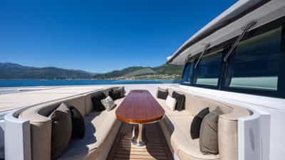 Foredeck seating and table on upper deck