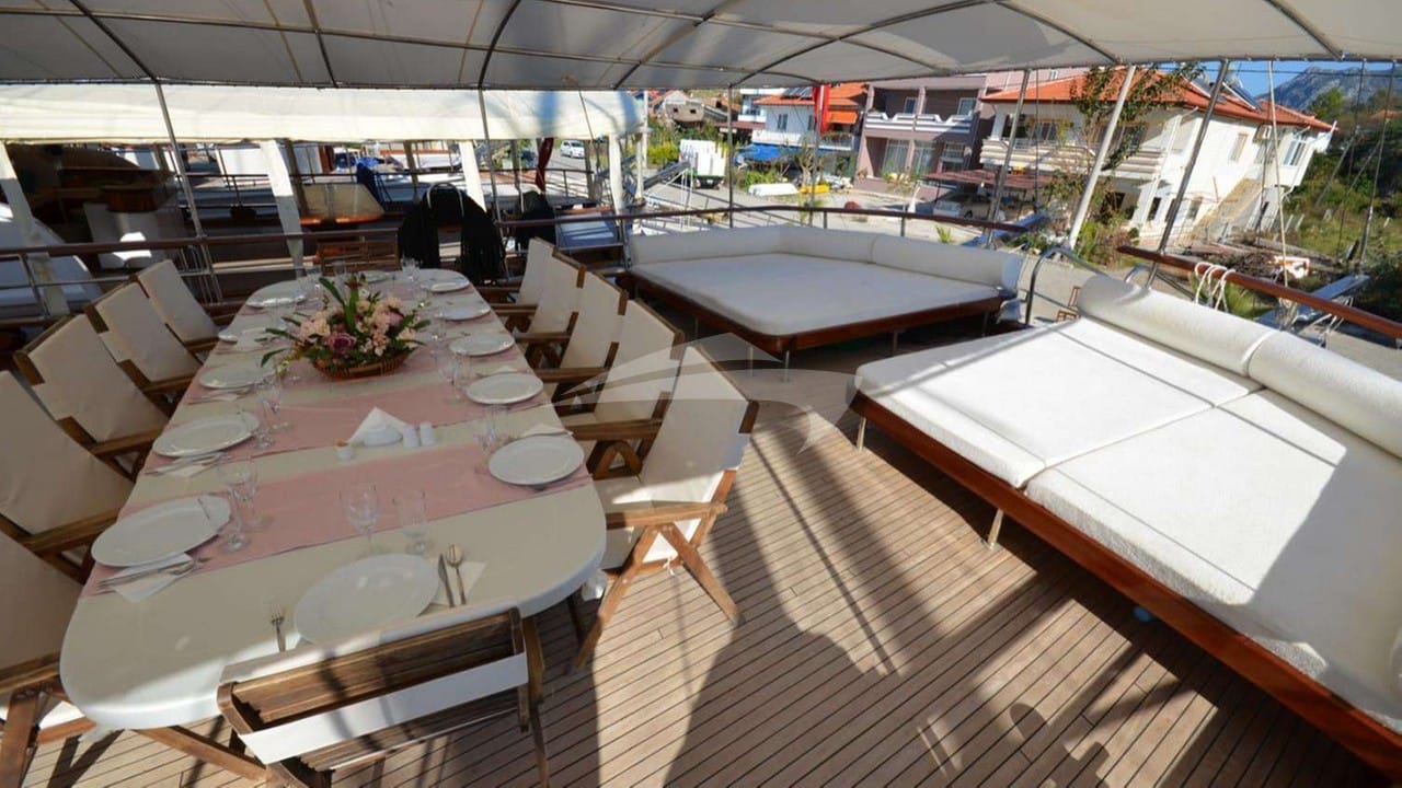 Deck Dining