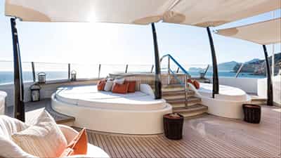 Sun deck and jacuzzi