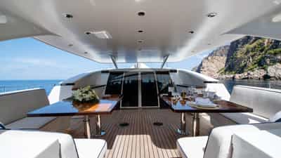 Sheltered dining and cockpit area