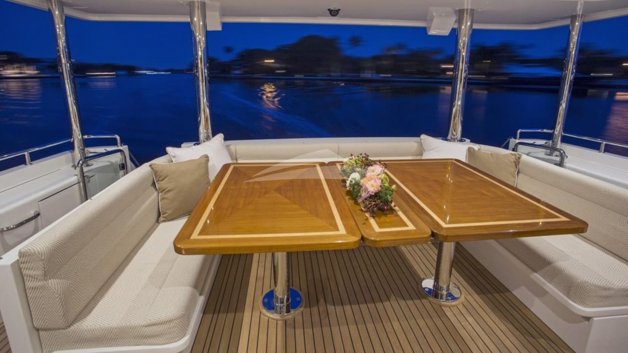 Close up main aft al fresco dining