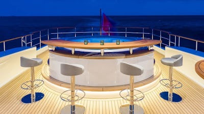 Deck Jacuzzi with Bar