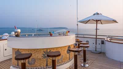 Sun deck bar