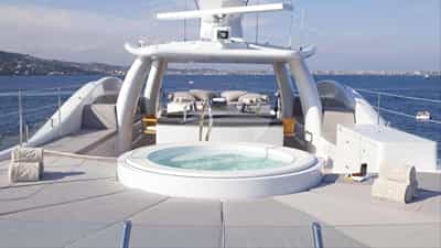 Sunpads and Jacuzzi