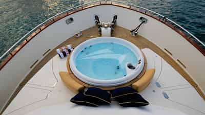 NEW Bow Jacuzzi