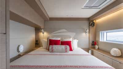 LADY ROSÉ - Convertible Cabin