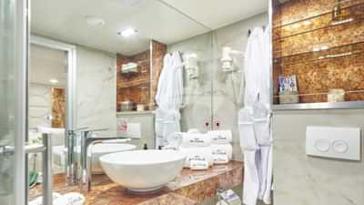 Main deck twin staterooms are en suite with a shower