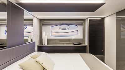 62' Pershing Bed