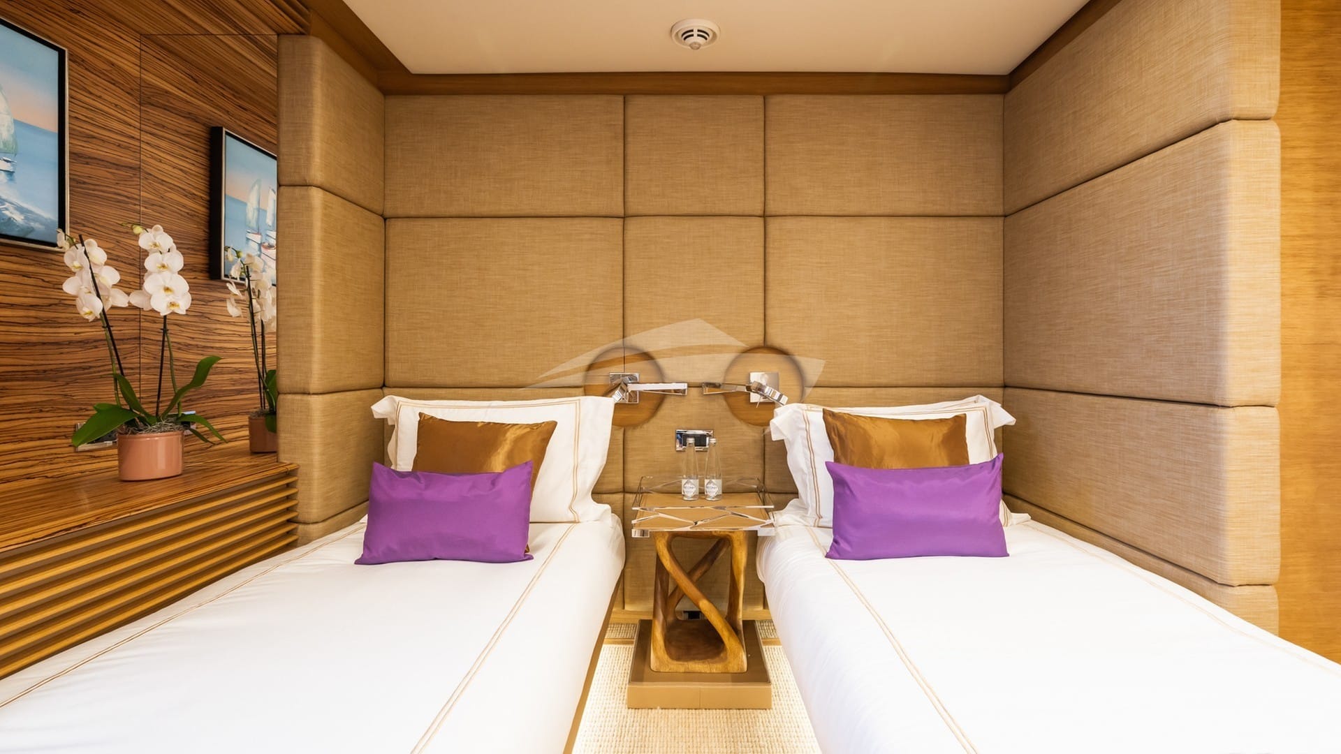 Convertible twin stateroom