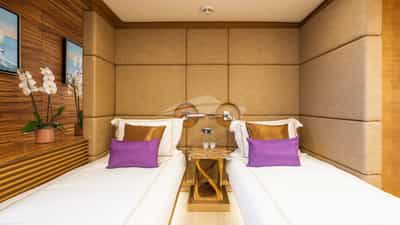 Convertible twin stateroom