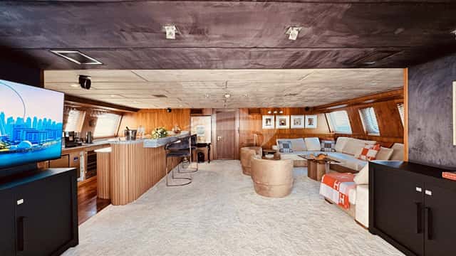 QUEEN MARE yacht charter photo 5