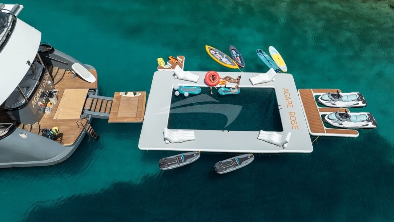 Hydrauliic swim platform, netted pool and docking pontoon